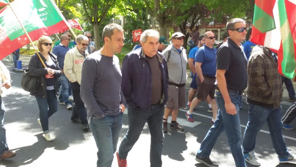 Los trabajadores de Mieres Tubos se manifiestan en Vitoria.