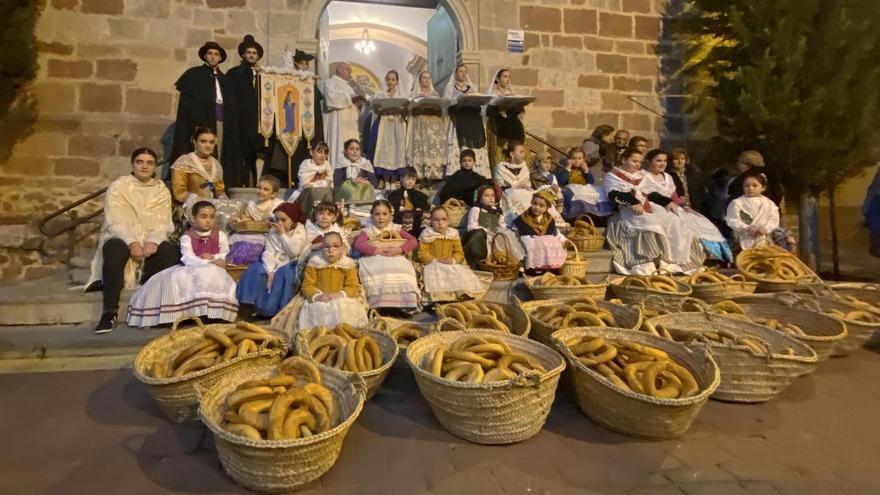 Acto de bendición de los ‘rotllos’, en la iglesia de la Pobla.