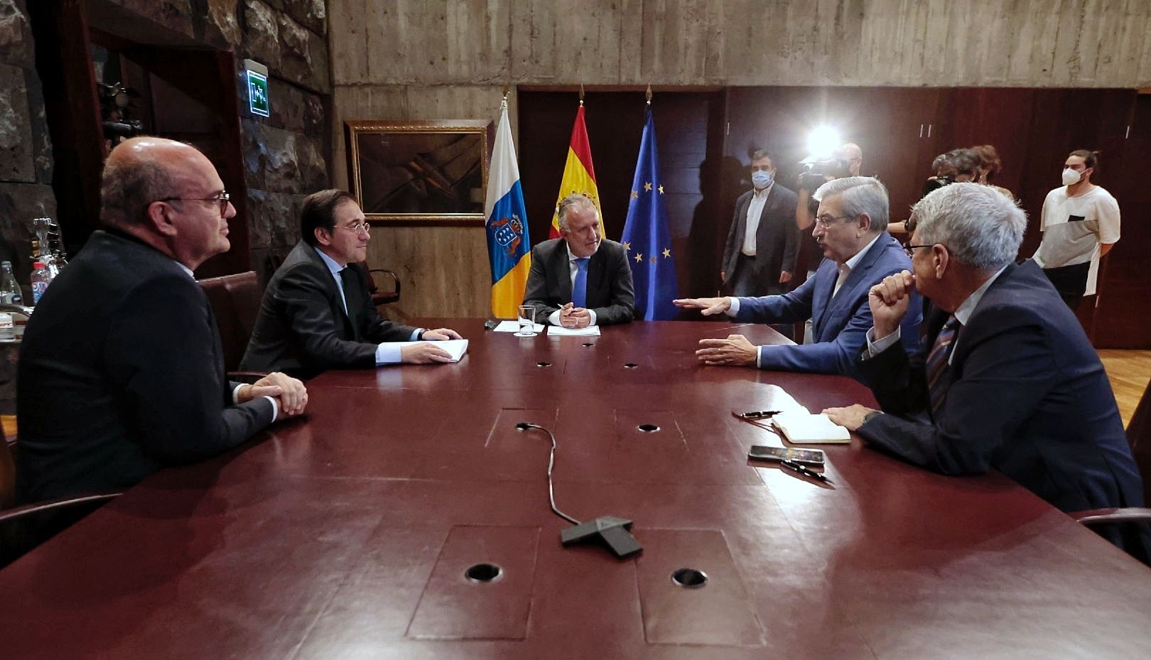 Encuentro del ministro José Manuel Albares y el presidente Ángel Víctor Torres en Tenerife