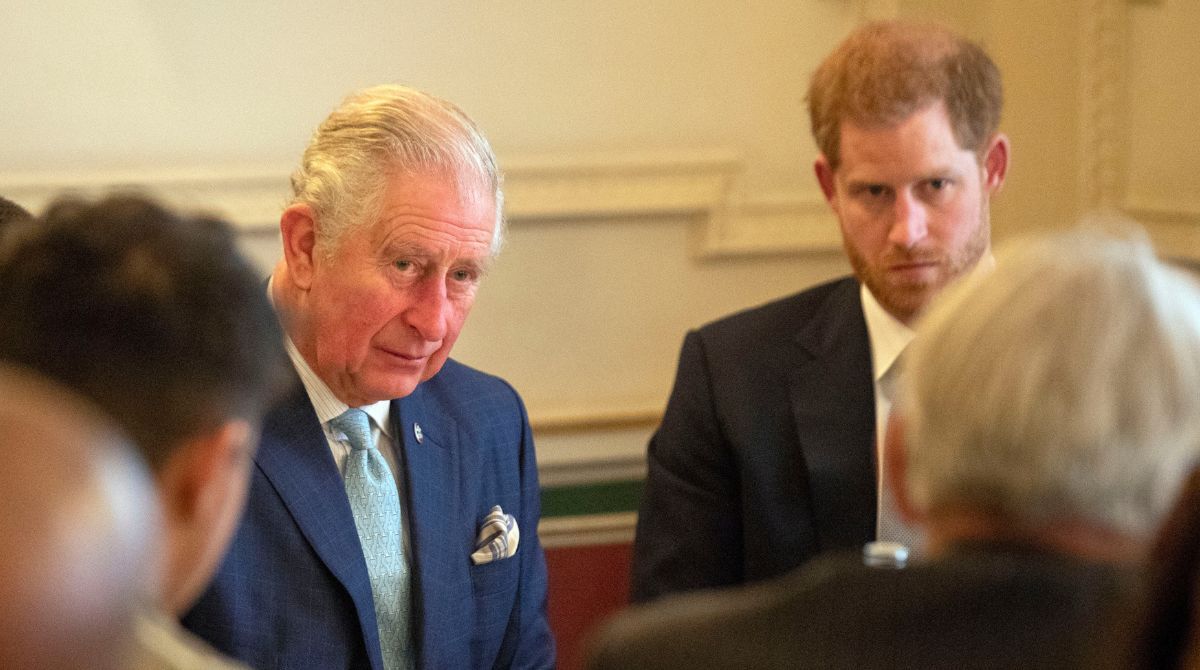 El rey Carlos III y el príncipe Harry en una reunión en 2018 en Londres