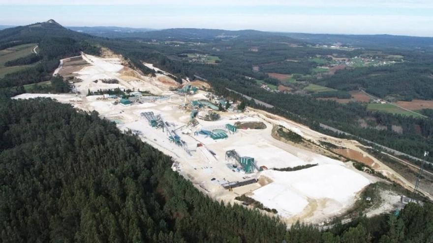 La mayor mina de cuarzo de España: Serrabal amplía la extracción en un área como 32 campos de fútbol bajo el Pico Sacro