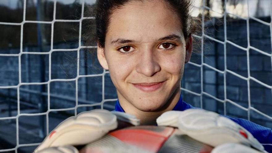 La sorprendente historia de Saray, del Oviedo Femenino: &quot;A mi madre le daba miedo que fuera portera y me apuntó a kick boxing&quot;