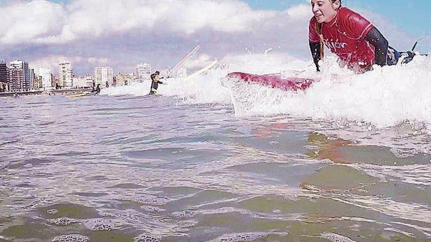 Fotograma del vídeo &quot;Gijón y el mar&quot;, que promocionará la ciudad a través de los deportes de agua.