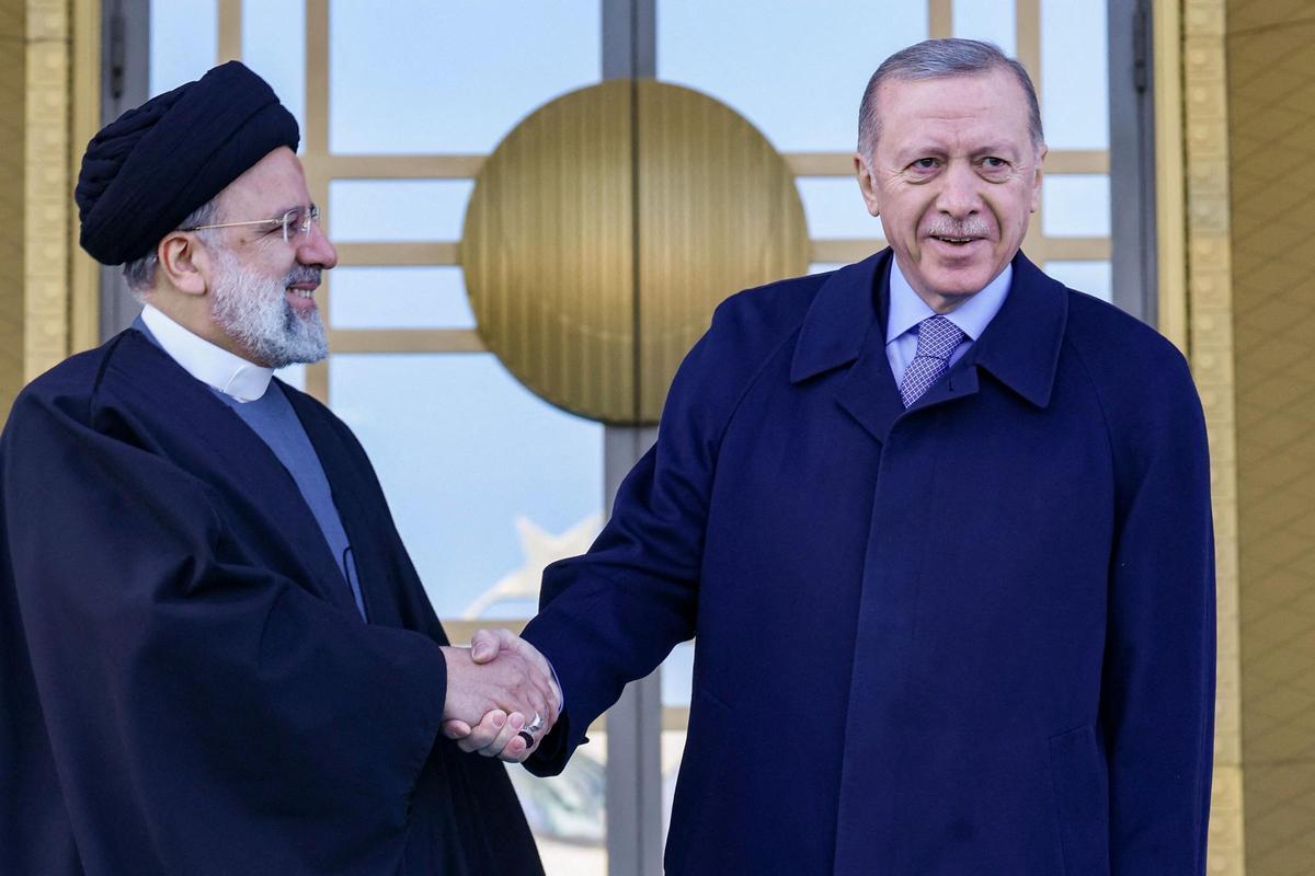 El presidente de Irán, Ebrahim Raisí, y el turco, Recep Tayyip Erdogan, este miércoles en Ankara.