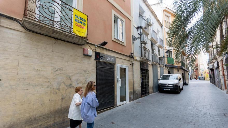 Un vecino del Casco Antiguo de Alicante pide silencio, respecto y civismo