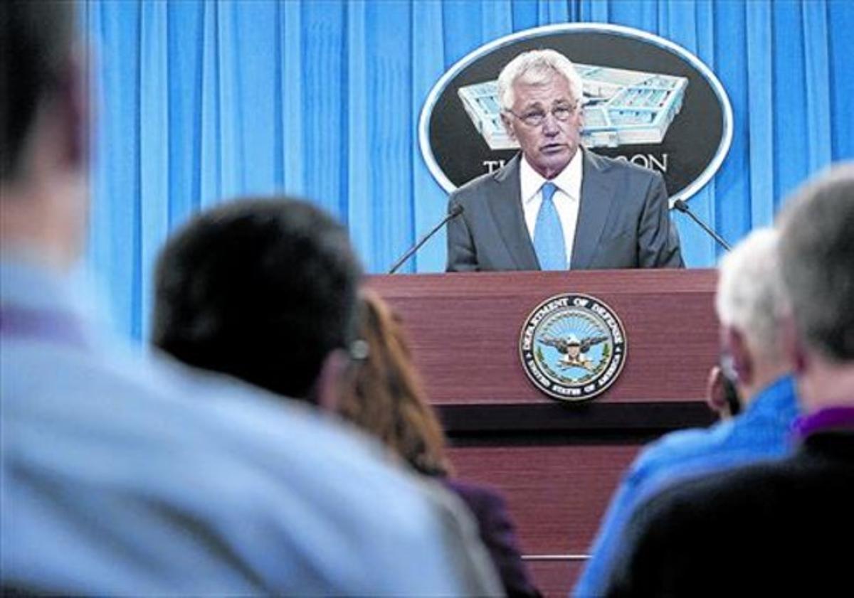 El secretario de Estado de Defensa, Chuck Hagel, explica su plan de recortes en Washington, ayer.