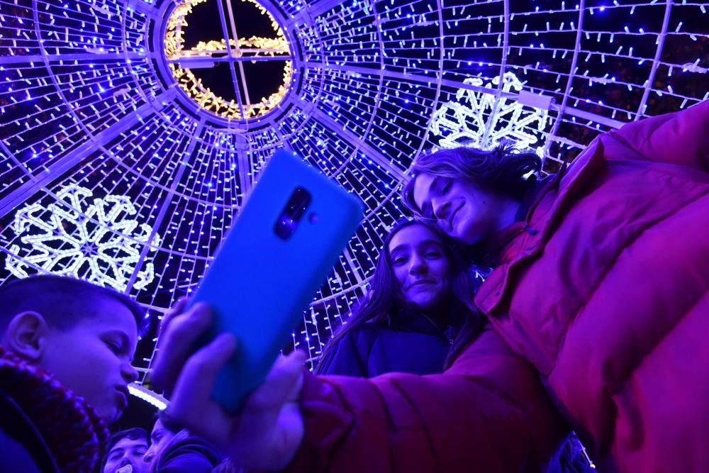 Navidad en Pontevedra 2019 | El arcoíris que aparece cada noche en la Boa Vila