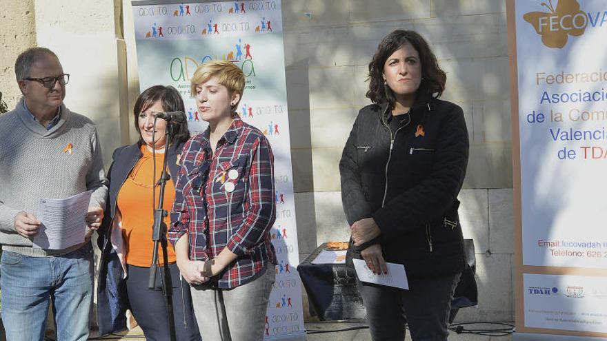 Un instante de la lectura del manifiesto en la Plaça de Baix