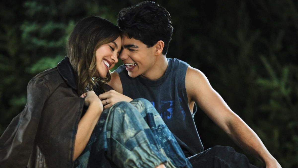 Fotograma de 'Camp Rock 3' aparecen Malachi Barton y Liamani Segura
