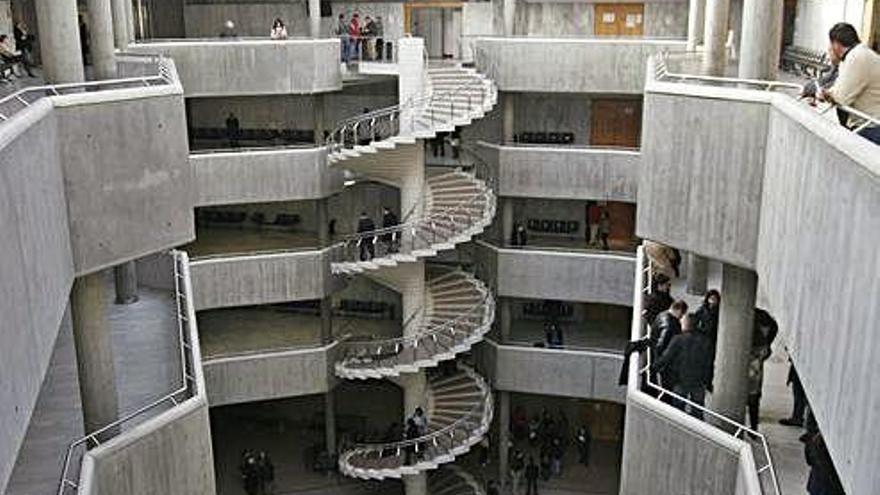 Interior del edificio de los Nuevos Juzgados de A Coruña.