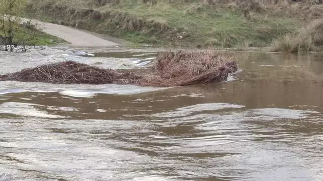 Una nueva crecida del río Salor vuelve a aislar a los vecinos de Cuartos del Baño de Cáceres