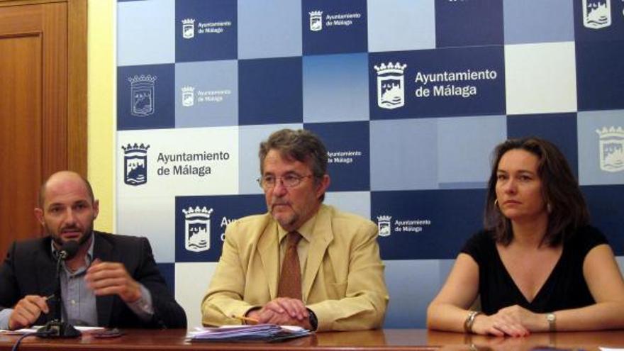 Los concejales Raúl López, Diego Maldonado y María del Mar Martín, en rueda de prensa.