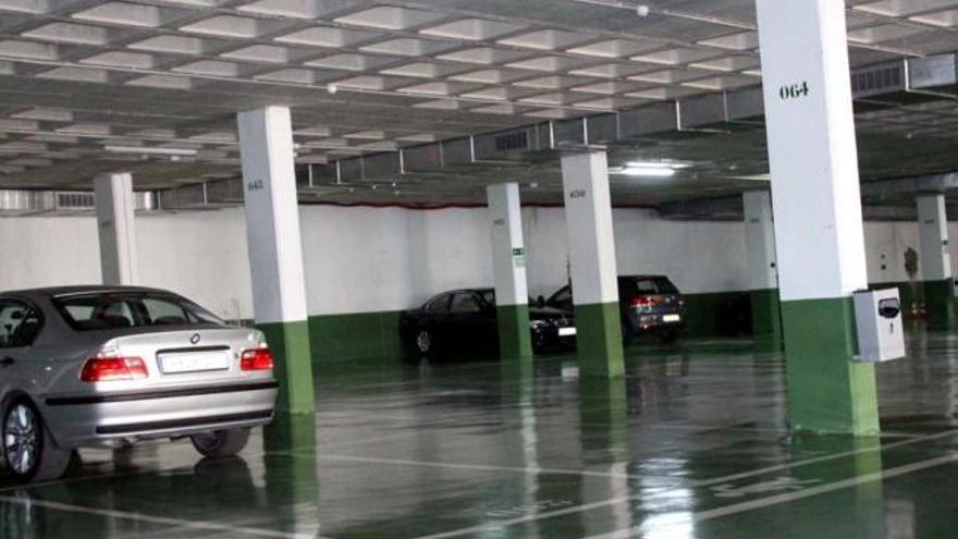 El parking de la Uxola ha tenido una utilización muy inferior a la prevista de antemano.