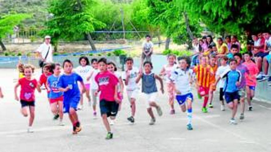 Los escolares se acercan al atletismo