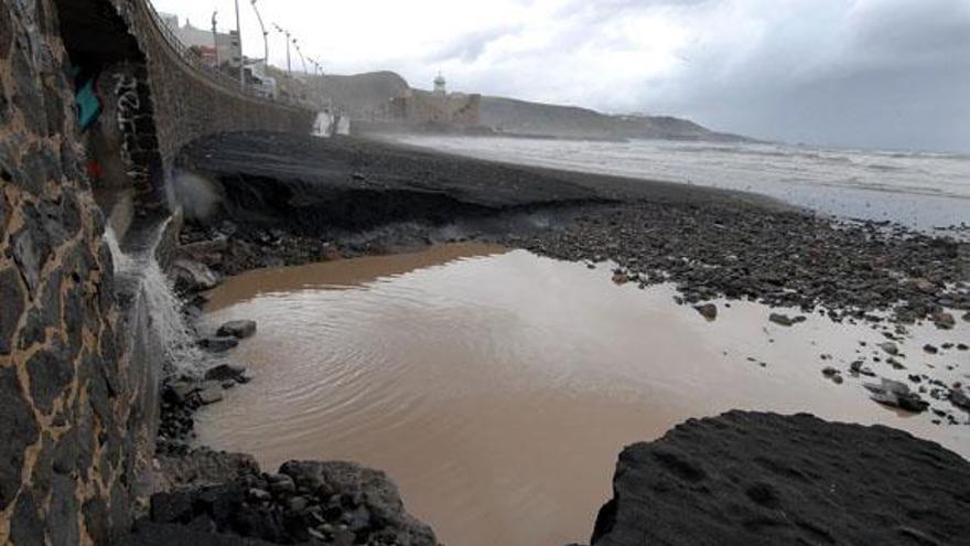 La capital se despierta con  el granizo