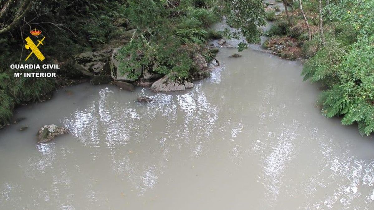 Vertidos recurrentes al río Cerves, en Ourense, investigados por la Guardia Civil.