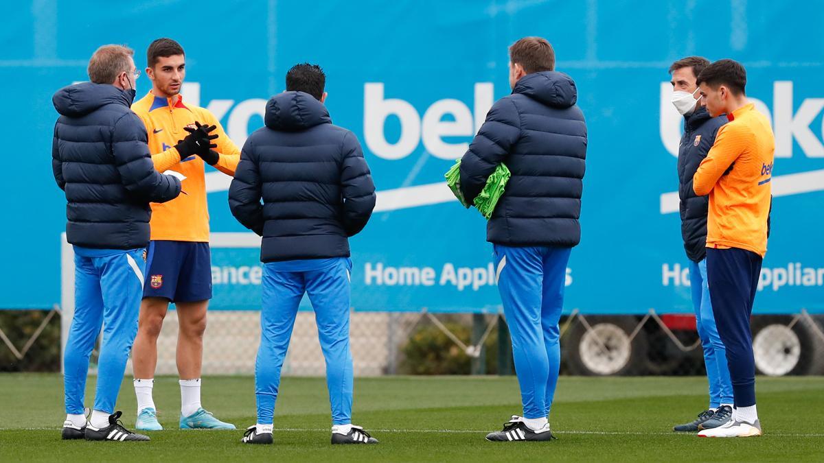 La felicidad del Barça llega a la zona mixta. ¡Atención al show de Alves y Memphis!