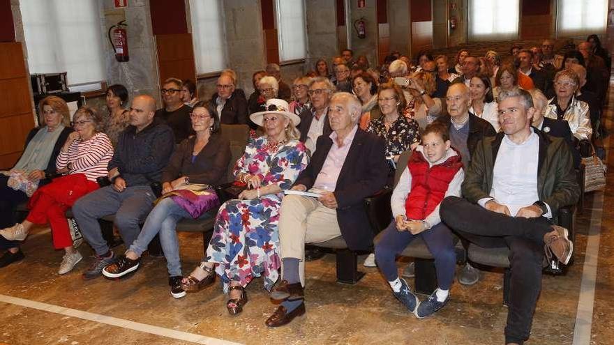 Público que asistió al acto en el Auditorio Municipal de Areal, en Vigo. // Ricardo Grobas