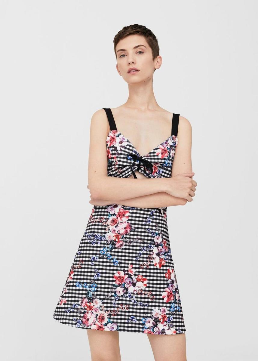 Vestido con abertura y lazo (Precio: 15,99 euros)