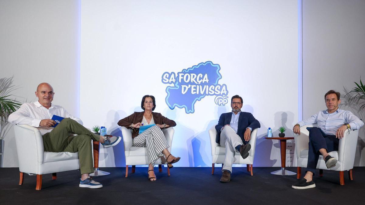 Vicent Marí, Elena Seco, Javier Gándara y Óscar Perelli.