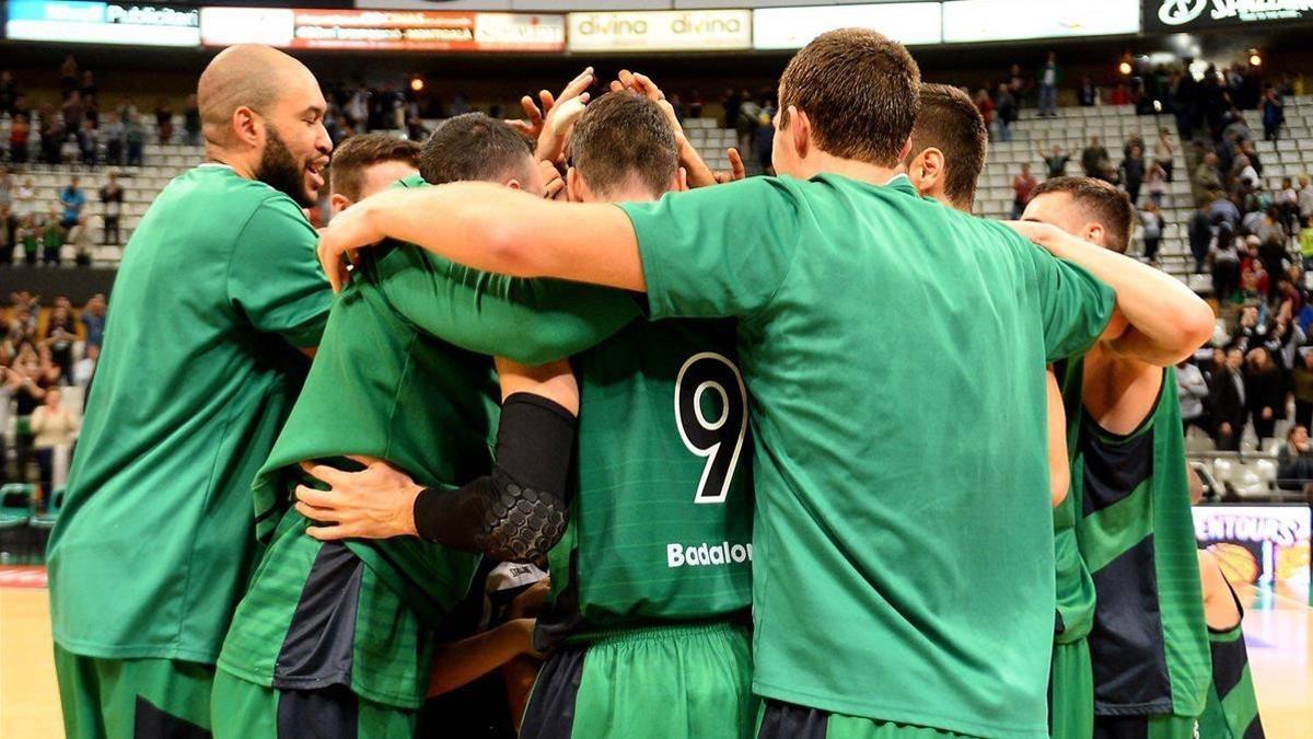 Los jugadores del Joventut hacen piña antes de un partido de Liga