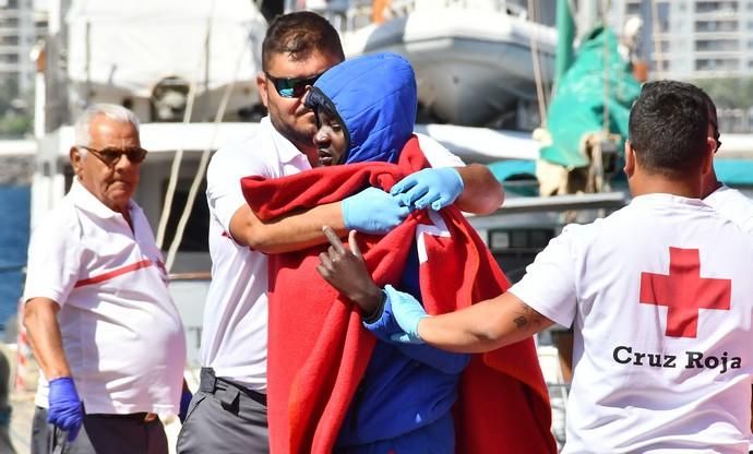 28/02/20 ARGUINEGUIN. MOGÁN. Llegada de migrantes al puerto de Arguineguin después de ser rescatados por un velero. Fotógrafa: YAIZA SOCORRO.  | 28/02/2020 | Fotógrafo: Yaiza Socorro