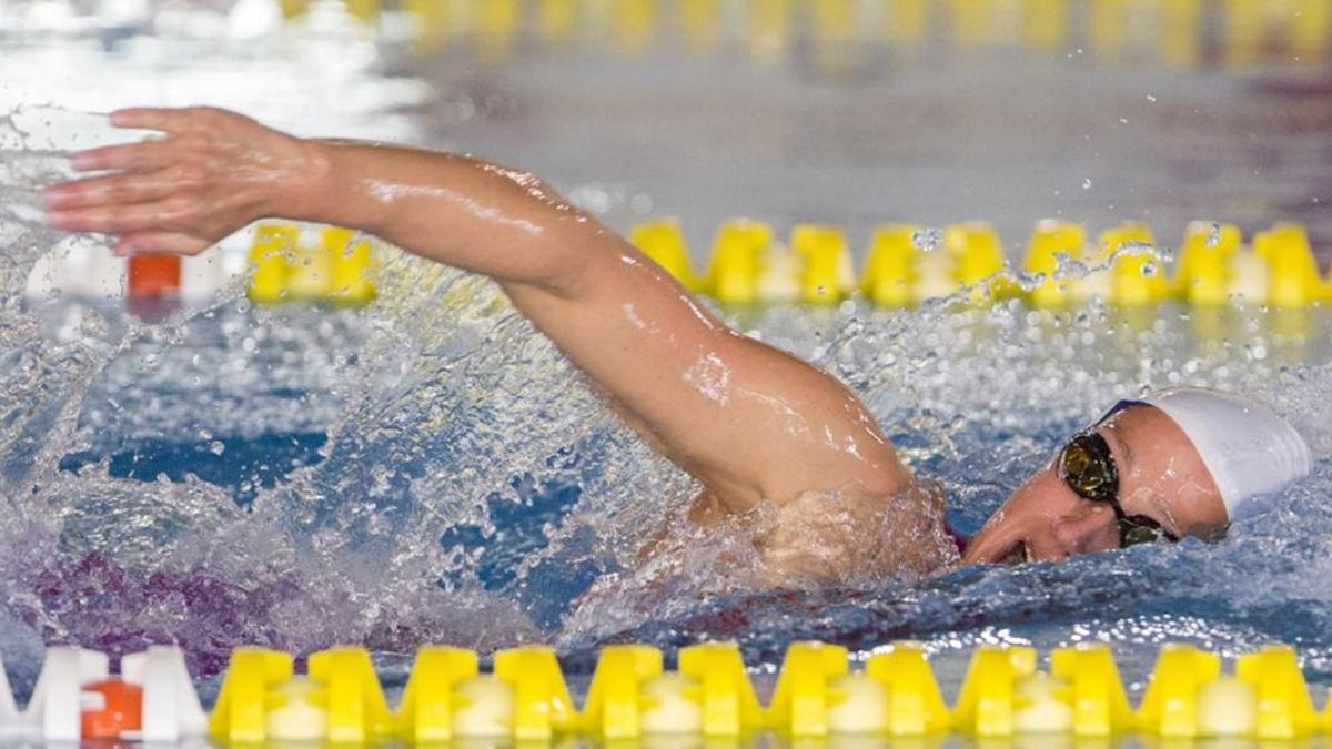 Mireia Belmonte, 'fatigada', dio un recital en la piscina del Sant Andreu