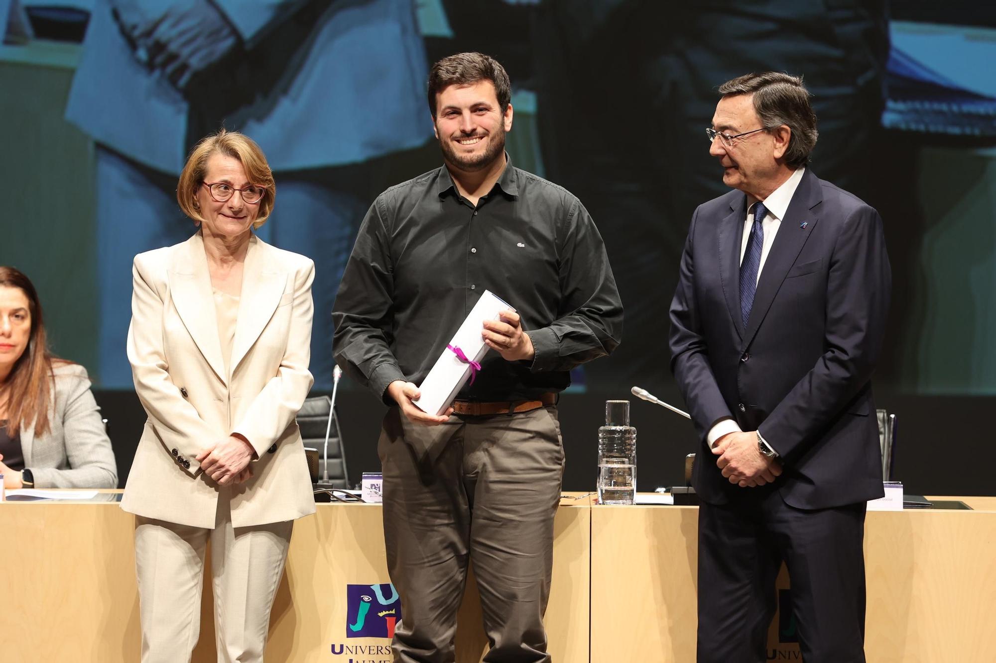 La UJI celebra su 34º aniversario concediendo su Medalla a Luis García Montero