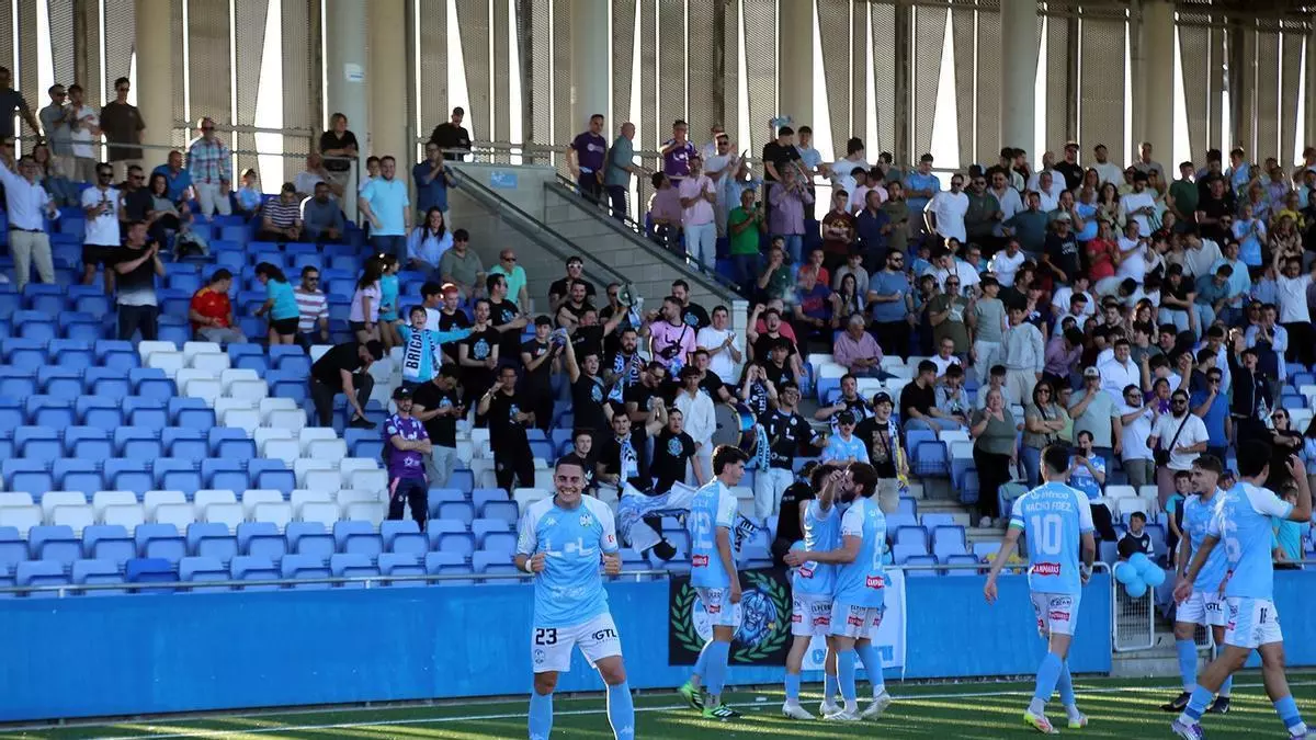 La jornada en Tercera | El Ciudad de Lucena acaricia el ascenso tras superar al Bollullos