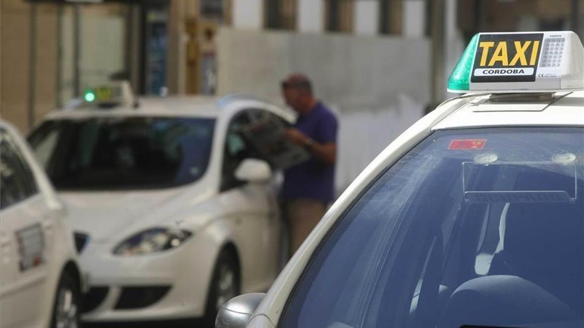 Taxi en una parada.