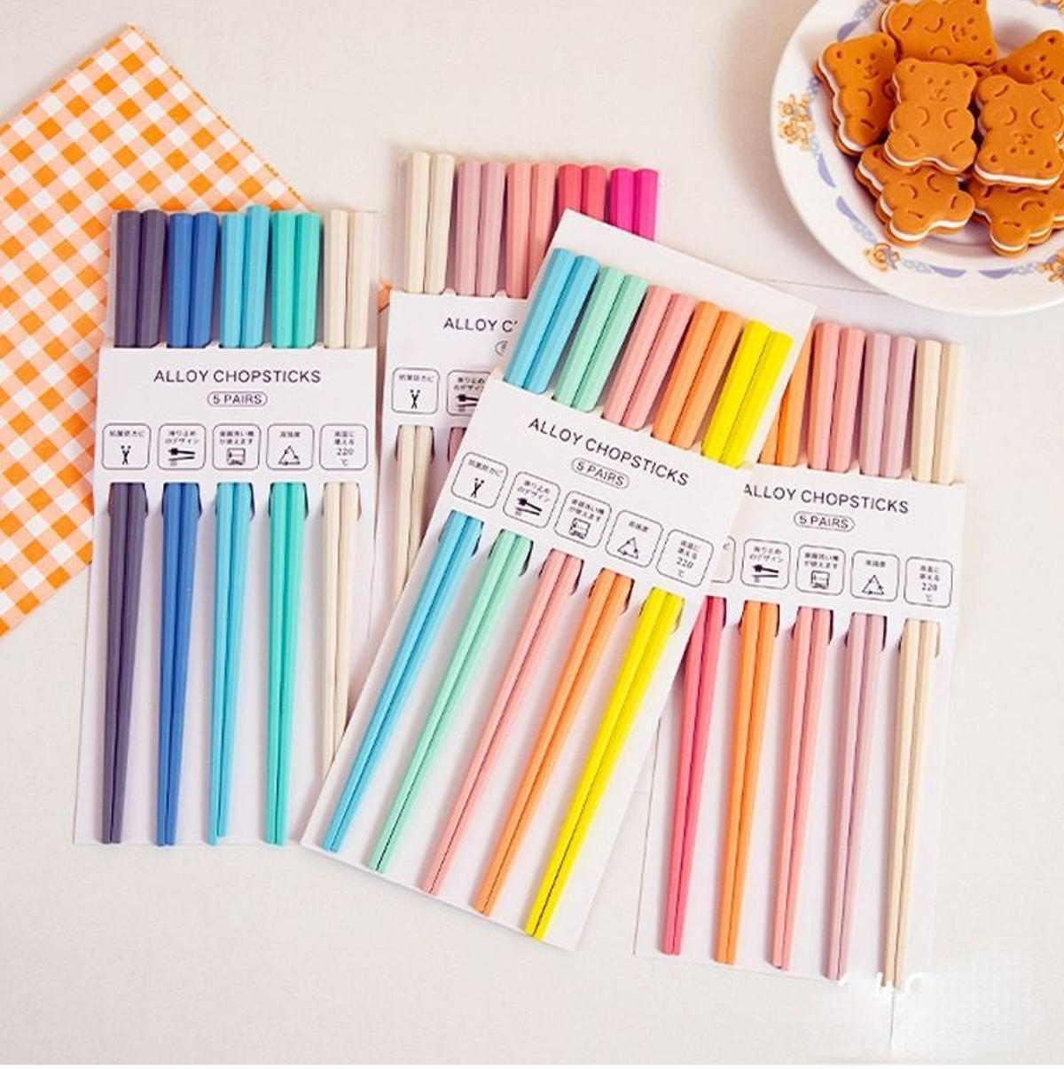 Palillos para sushi de colores pastel Palillos para sushi de colores pastel