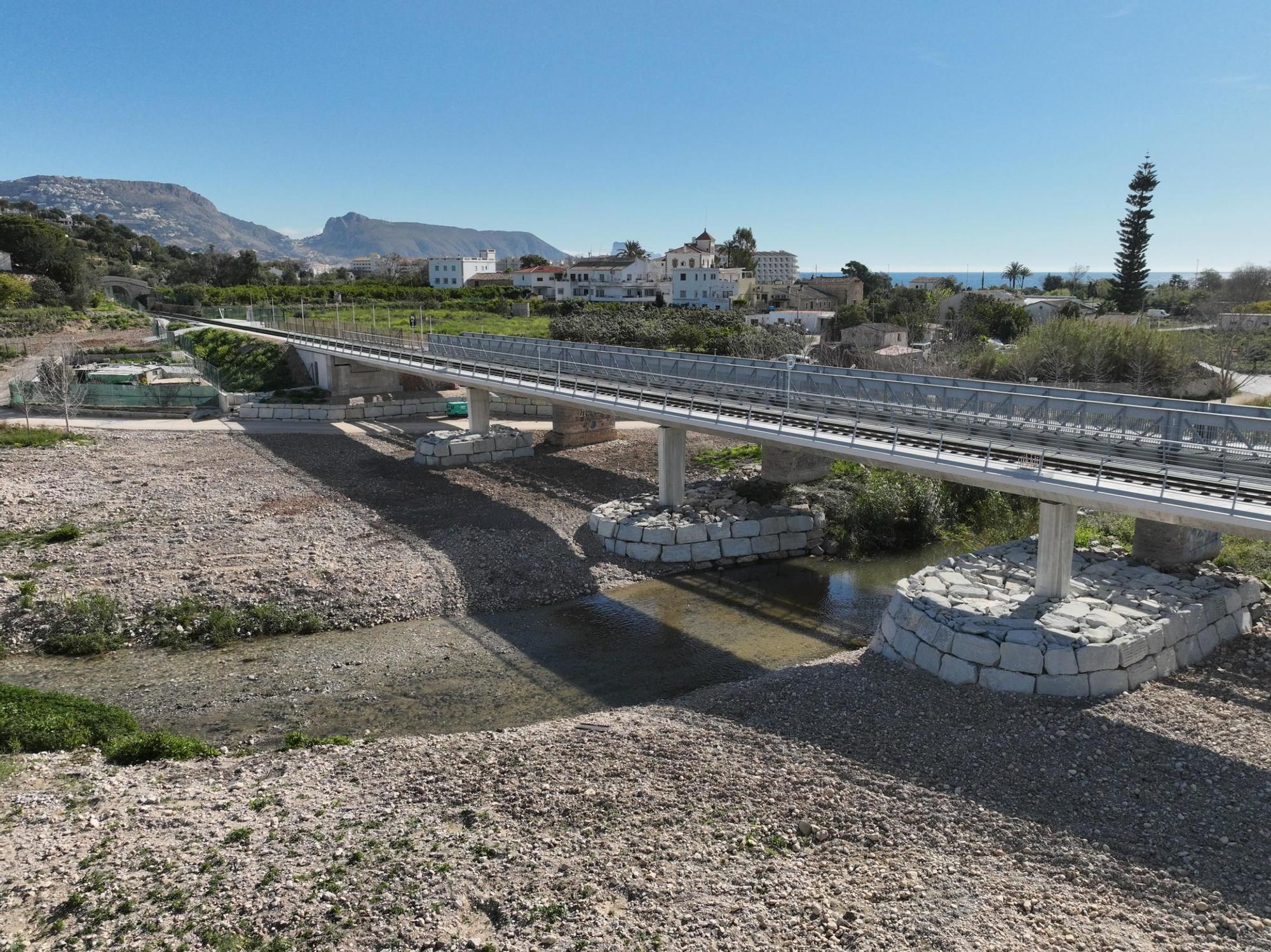 Así es la nueva pasarela peatonal del viaducto sobre el río Algar de Altea