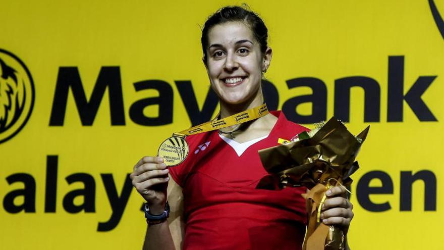 Marín posa con la medalla del Abierto de Malasia.