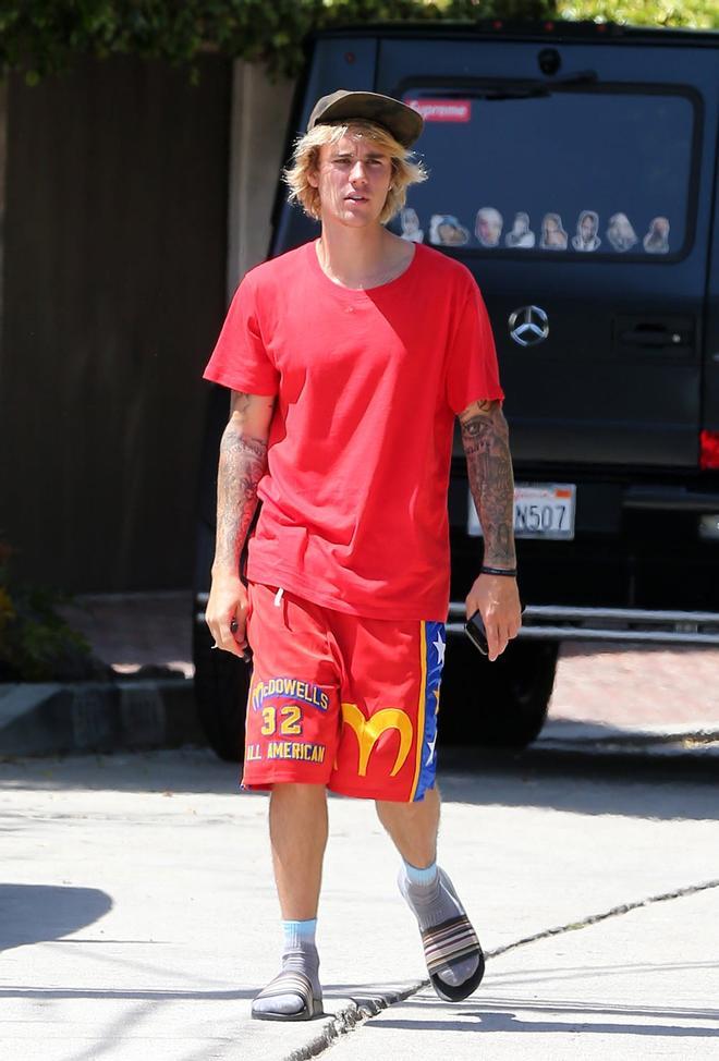 Justin Bieber de paseo en chanclas