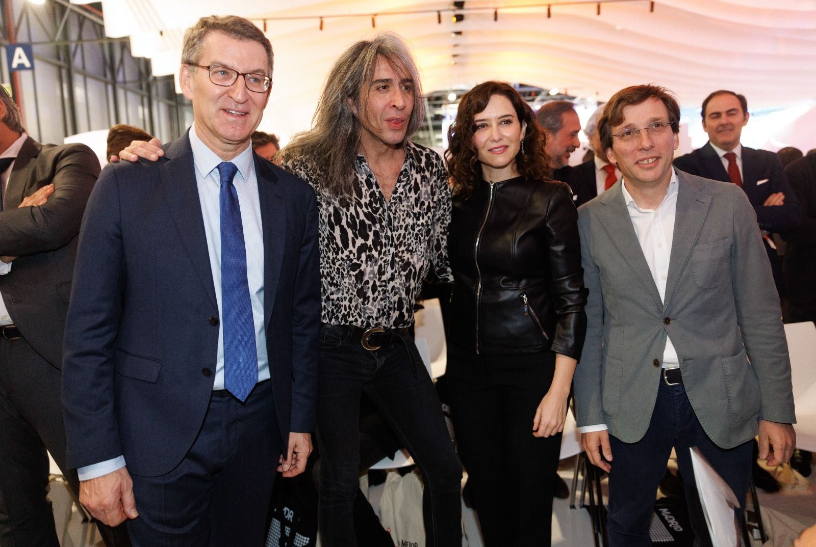 Mario Vaquerizo a Feijóo en su encuentro en Fitur: "Eres el mejor" - El Periódico de España