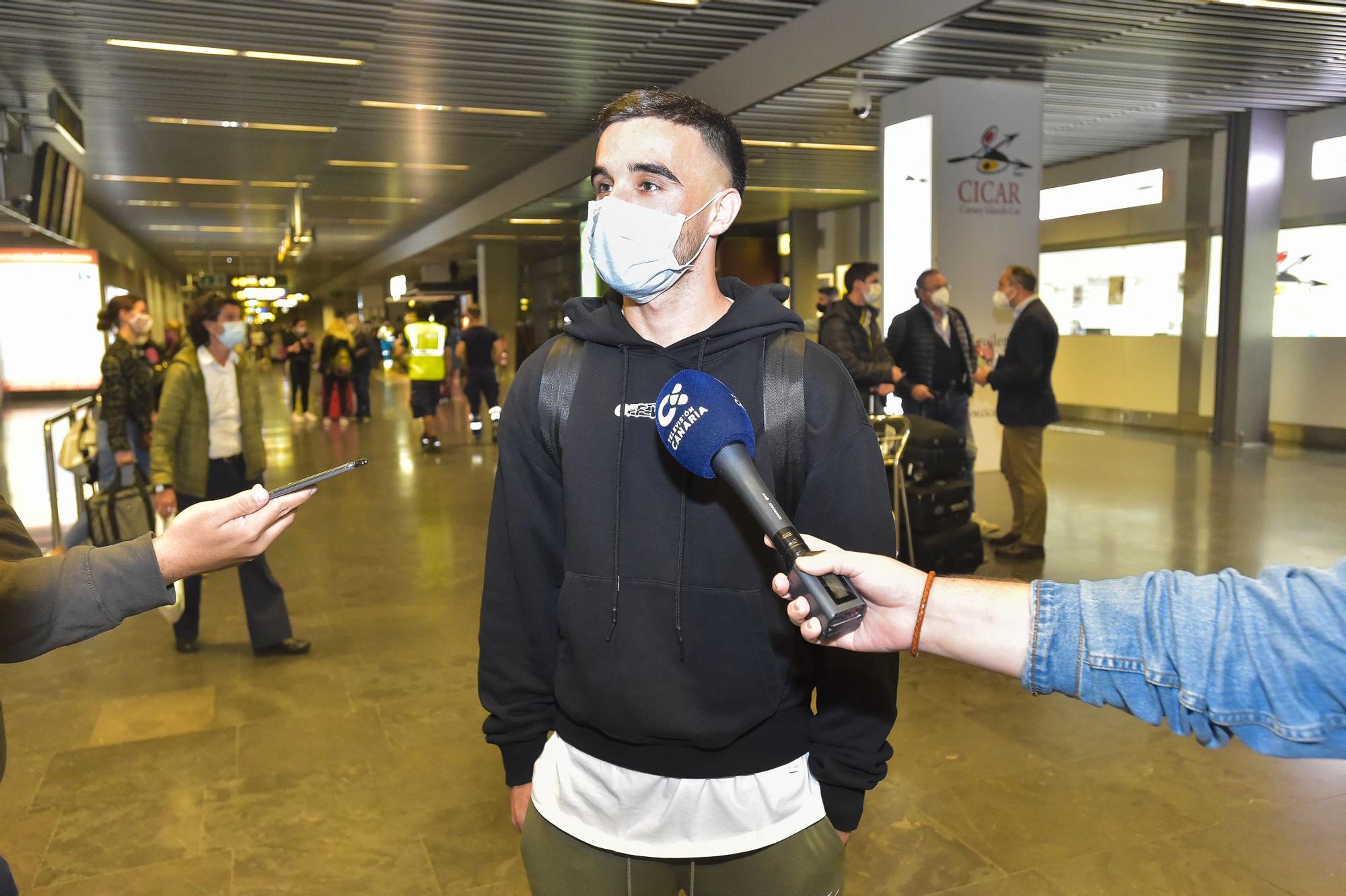 Llegada de Rober González, nuevo jugador de la UD Las Palmas, al aeropuerto de Gran Canaria