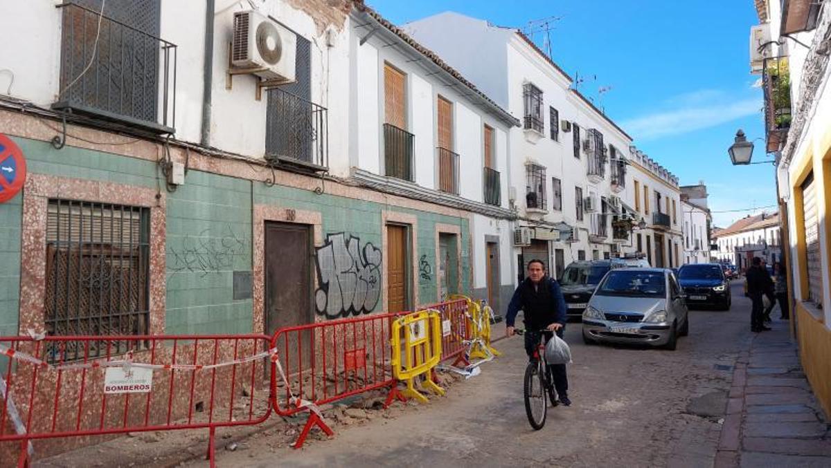La calle se mantiene abierta al tráfico a pesar del incidente.