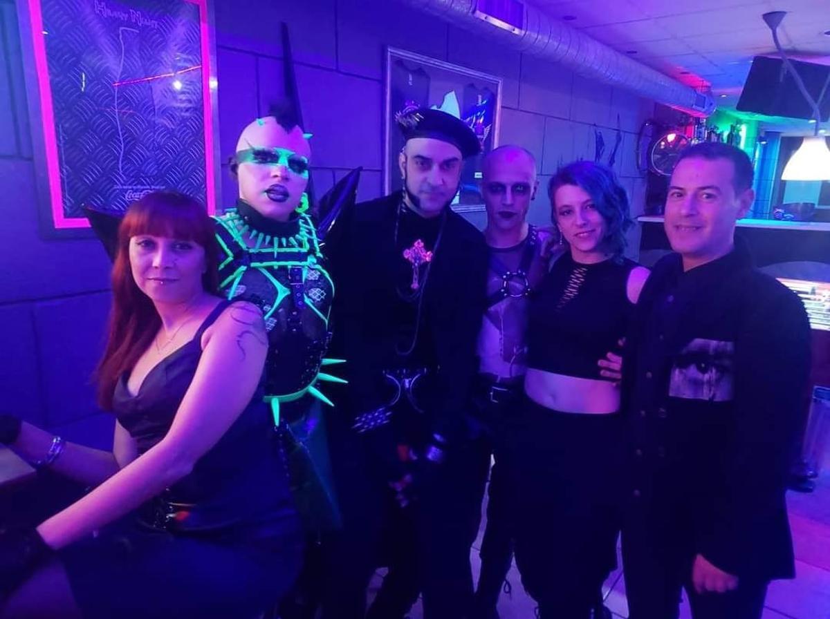 Eine Gothic Virus Party im Tunnel.