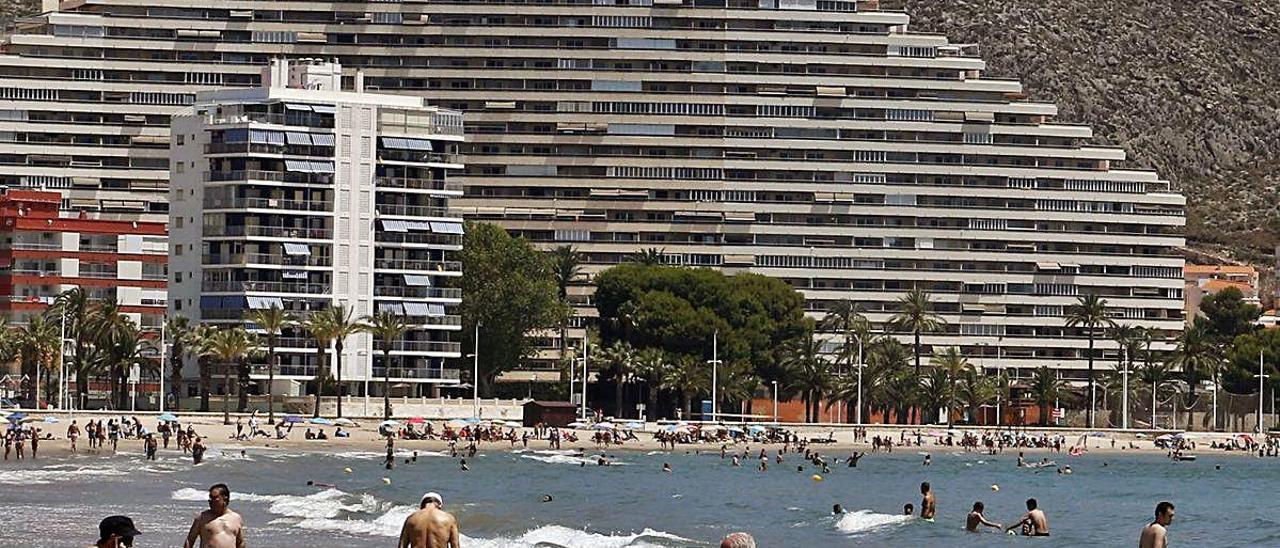 Grandes urbanizaciones de apartamentos en la playa del Racó de Cullera, hoy.