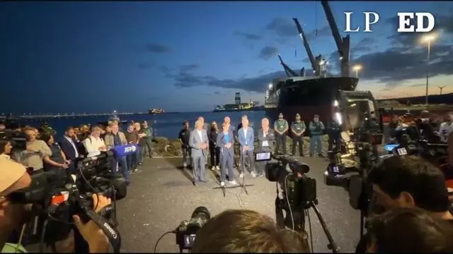Los ministros en el Puerto de Granadilla, por el crucero con el brote de hantavirus