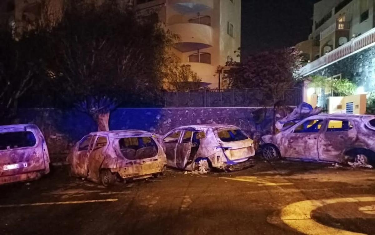 Coche calcinado en Los Cristianos