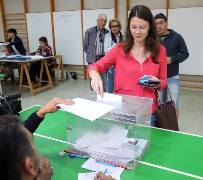 Los vigueses acuden a la cita con las urnas