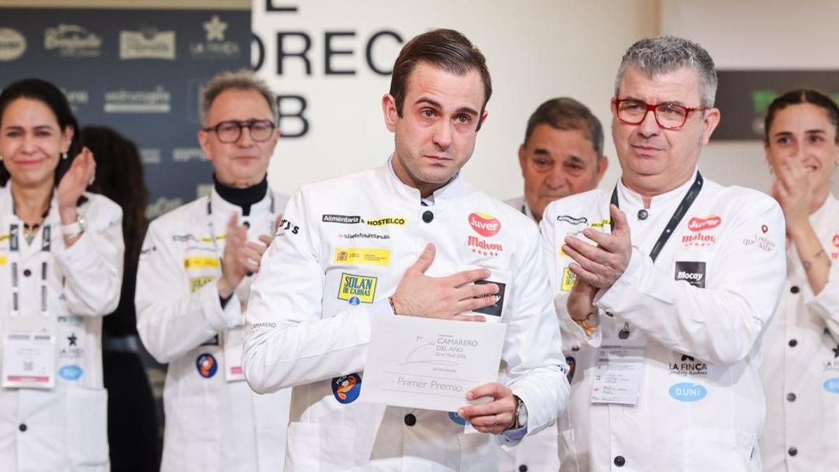 Javier Gil (Gaytán, Madrid), emocionado tras ser elegido Camarero del Año.