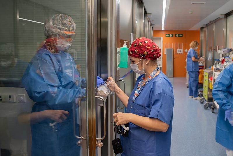 Atención a pacientes covid en el Clínic de Barcelona