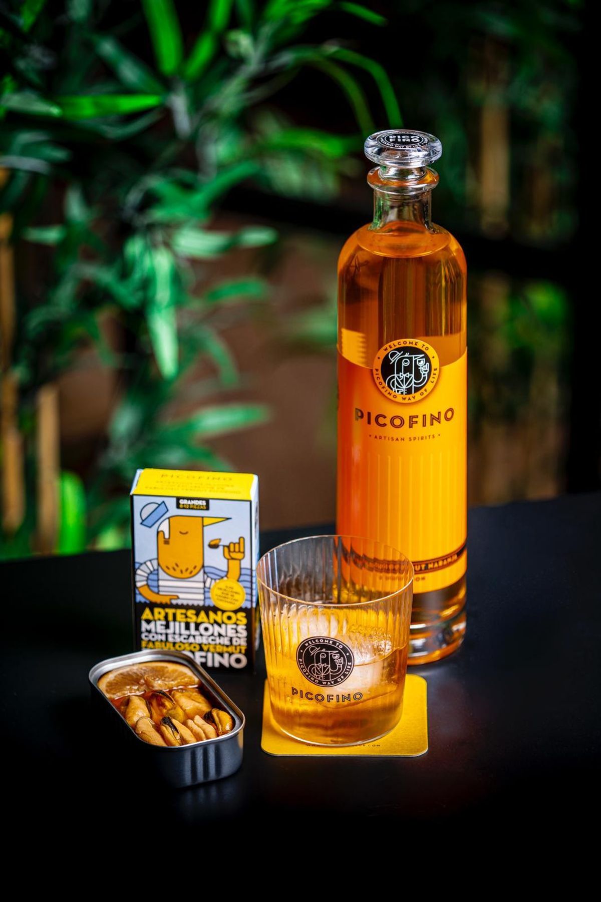 Una de las últimas creaciones de Picofino, su vermut con esencia de naranja sabiamente combinado con los mejillones artesanos en escabeche del vermut Picofino "El viejo pescador".