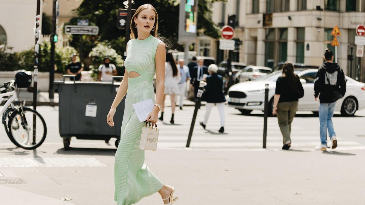 9 vestidos midi de Zara que querrán llevar las mujeres de 20 y las de 60