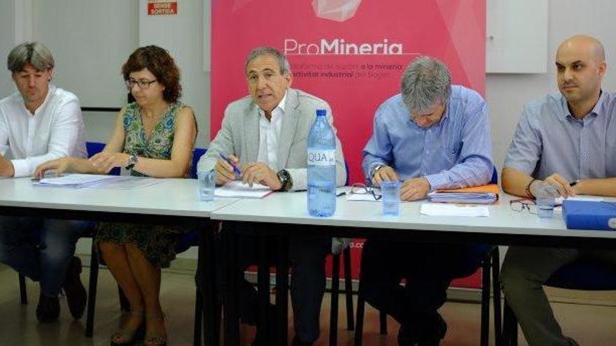 Josep González, Mercè Torras, Esteve Pintó, Joan Ramon Perdigó i Gustau Hosta, de Promineria, ahir