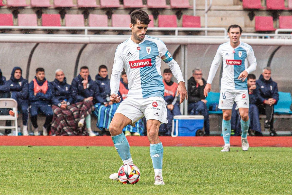 Álvaro Casas, ex jugador blanquiazul, forma parte del Atlético Arteixo.