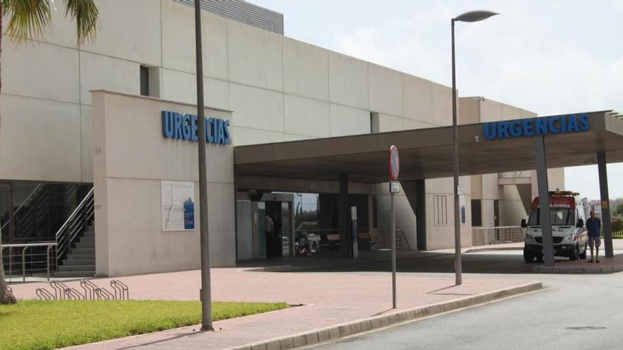 El acceso a Urgencias del Hospital de Torrevieja en imagen de archivo