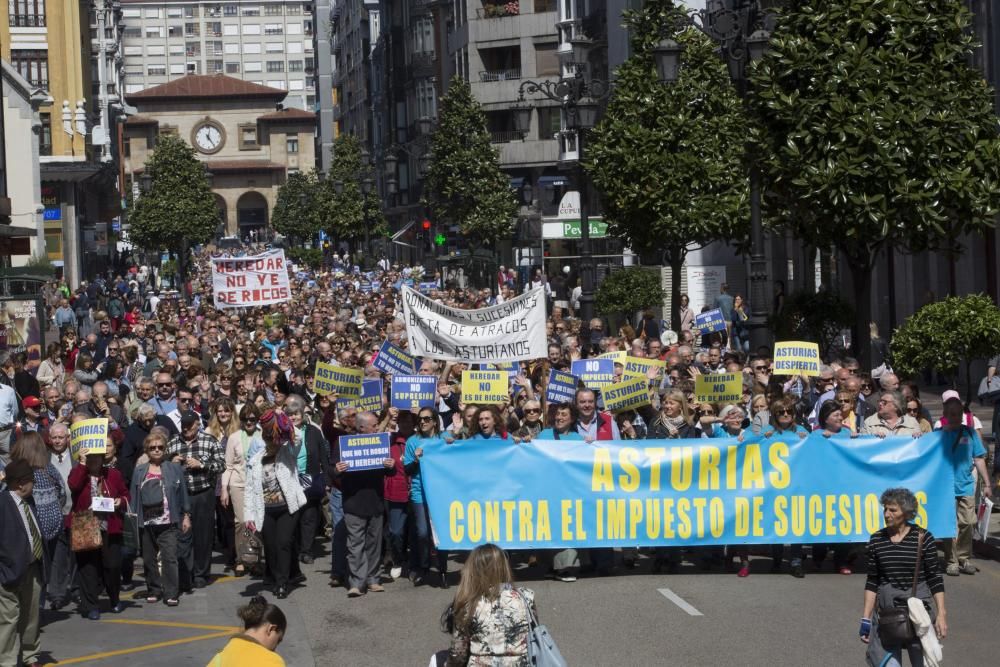 Miles de personas piden la eliminación del impuesto de sucesiones en Asturias